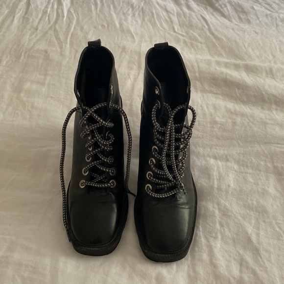 Lace up chunky heel boots - Picture 3 of 3